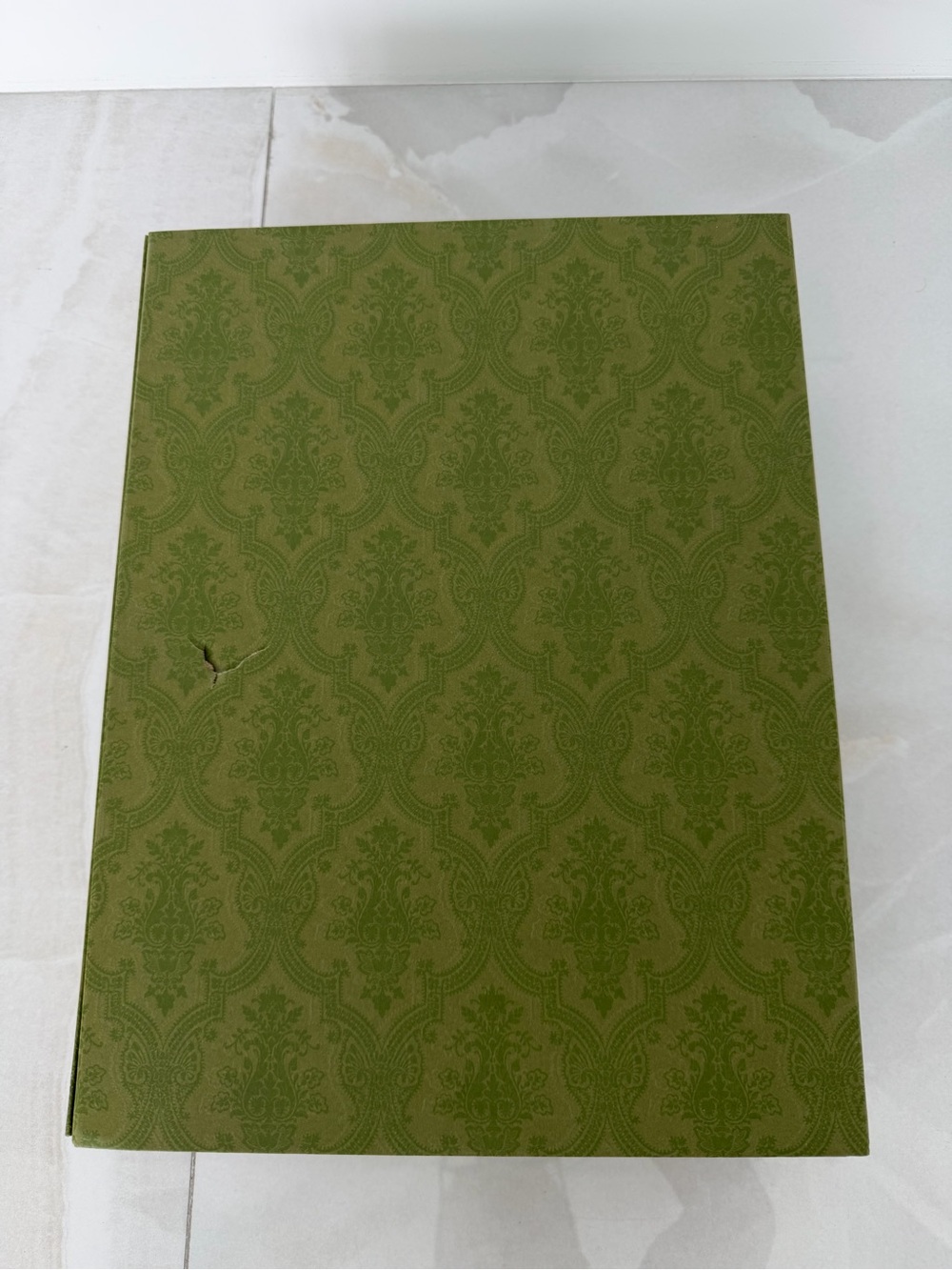 Gucci Large Green Magnetic Close Gift Box with Logo Ribbon - Picture 13 of 14